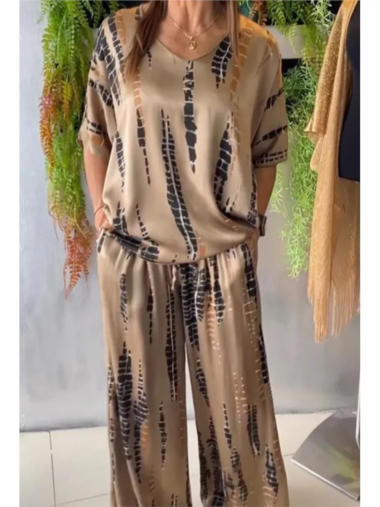 Casual two-piece outfit with a beige and black feather pattern.