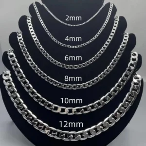Silver chains displayed by increasing thickness.